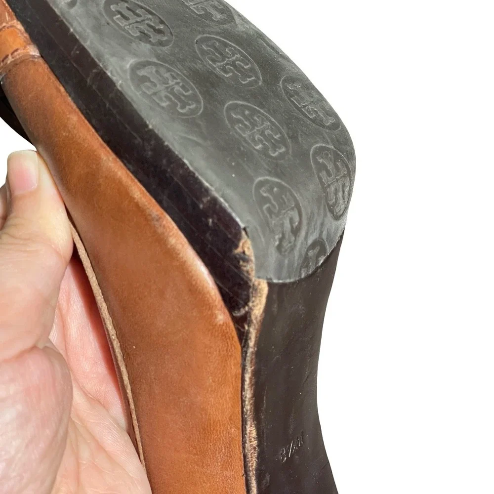 Tory Burch Sally Tan Leather Wedge Pumps Gold Reva Logo Medallion Size 8.5M